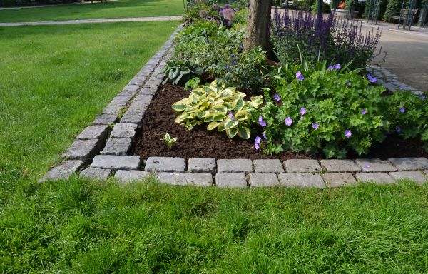 Flower Bed Mulching in Sanford